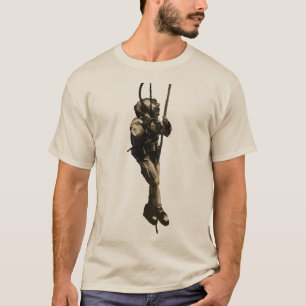  duiker met Mark V duikhelm op een helling T-shirt