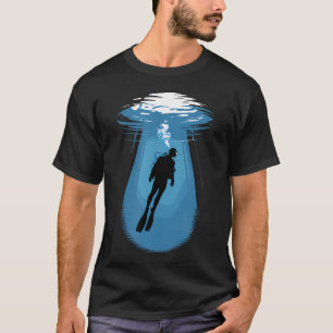 Duiker Met Scubaduikuitrusting In De Oceaan T-shirt
