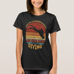 Duiker Onderschat Nooit Een Oude Man Die Lief T-shirt
