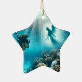 Duiker vindt een rif engel keramisch ornament (Rechts)