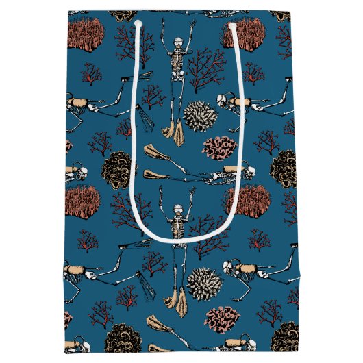 Duiker zwemmen in de oceaan medium cadeauzakje (Achterkant)