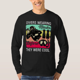 duikers die maskers droegen voordat ze koel waren t-shirt
