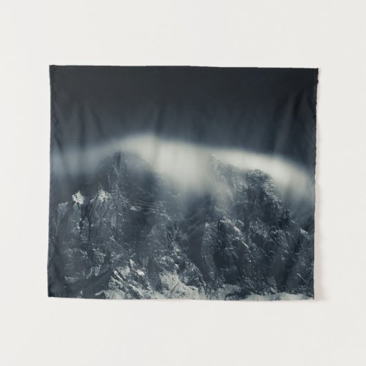 Duisternis en witte wolken boven de bergen wandkleed (Voorkant (horizontaal))