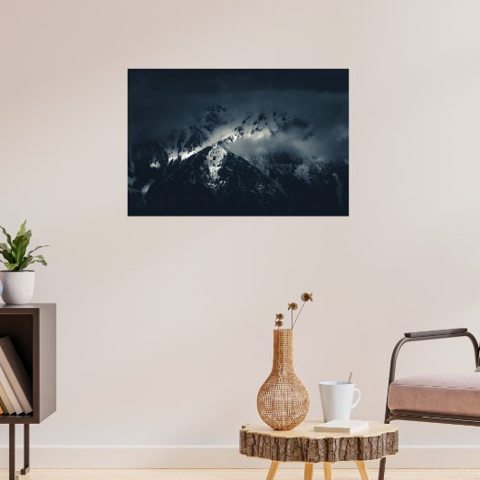 Duisternis en wolken boven de bergen poster (Woonkamer 3)
