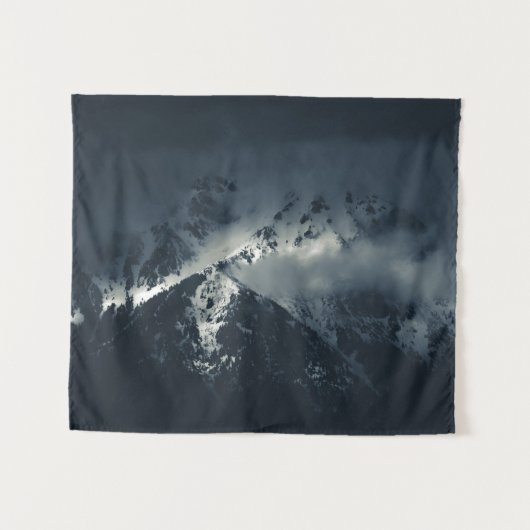 Duisternis en wolken boven de bergen wandkleed (Voorkant (horizontaal))