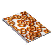Duits Pretzels Patroon Notitieboek (Rechterzijde)