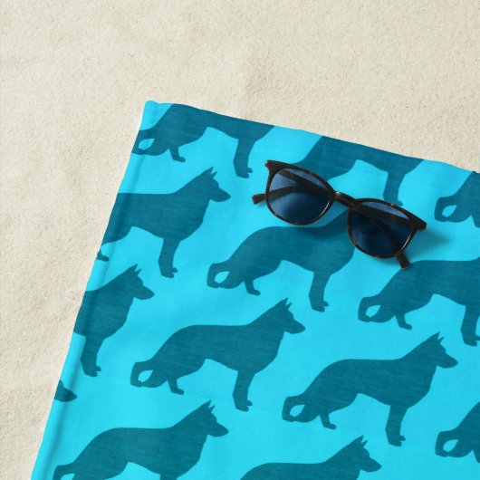 Duits Shepherd Dog Silhouettes Pattern Strandlaken (In situ)