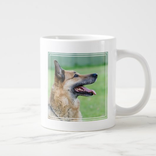 Duits Shepherd Side Portret Grote Koffiekop (Rechts)