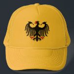 Duitse adelaar trucker pet<br><div class="desc">Dit Duitse adelmodel van Richard H. Fay smelt de moderne en middeleeuwse. Het was geïnspireerd door zowel de moderne federale adelaar als de verschillende middeleeuwse kruidachtige arenden.</div>