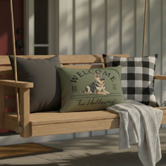 Duitse herder aangepaste familienaam welkom accent kussen (Welcome guest to your home with this German Shepherd Custom Family Name Welcome Throw Pillow!)