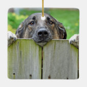 Duitse herder die over hek kijkt keramisch ornament (Achterkant)