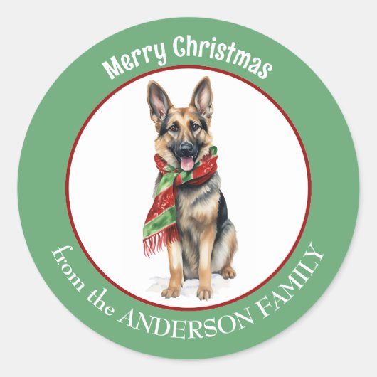 Duitse herder in rode en groene kerstsjaal ronde sticker (Voorkant)
