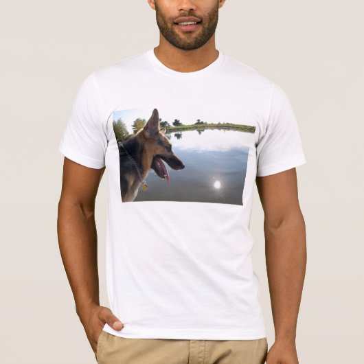 Duitse herder/joeit met het Uitzicht T-shirt (Voorkant)