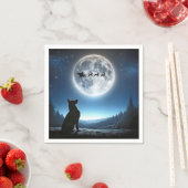 Duitse herder kijkt naar kerstman en rendier servet (Insitu)