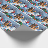 Duitse herder loopt in de sneeuw met kerst Pet Cadeaupapier (Hoek)