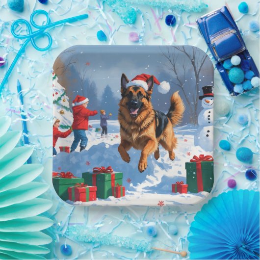 Duitse herder loopt in de sneeuw met kerst Pet Papieren Bordje (Feest)