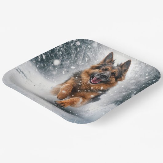 Duitse herder loopt in de sneeuw papieren bordje (Gebogen)