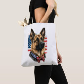 Duitse herder met Amerikaanse vlag Tote Bag (Dichtbij)