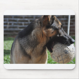 Duitse herder met speelgoed muismat