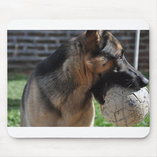 Duitse herder met speelgoed muismat (Voorkant)