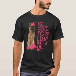 Duitse herder mijn schaduw heeft vier leeuwen en e t-shirt