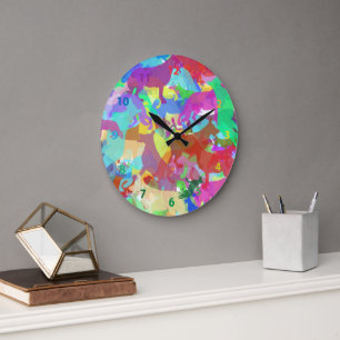 Duitse herder rond grote klok