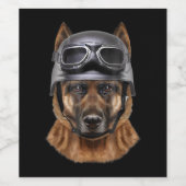 Duitse herderhond , fietser in motorrijwiel helmet wijn etiket (Enkel label)