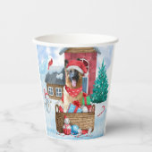 Duitse herderhond in het sneeuwkersthondenhuis papieren bekers (Voorkant)