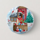 Duitse herderhond in het sneeuwkersthondenhuis ronde button 5,7 cm (Voorkant)