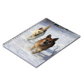 Duitse herders die in de sneeuw lopen notitieboek (Linkerzijde)