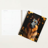 Duitse herdershond omringd door levendige bloemen planner (Display)