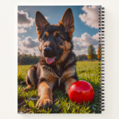 Duitse Herdershond Puppy met een Speelgoed Notitieboek (Achterkant)