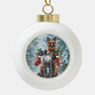 Duitse Herdershond rijdt op motorfiets met Kerstmi Keramische Bal Ornament