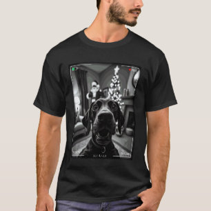 Duitse Staande Hond Legt Santa Vast Op Camera T-shirt