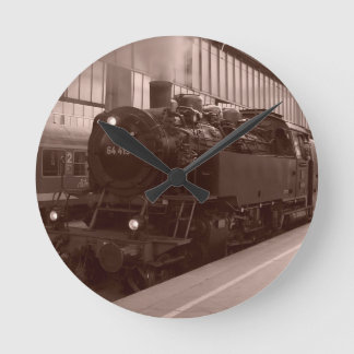 Duitse stoamlocomotief ronde klok