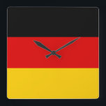 Duitse vlag — Duitsland Vierkante Klok<br><div class="desc">De vlag van Duitsland of Deutschland is een driehoekig geheel bestaande uit drie gelijke horizontale banden met de nationale kleuren zwart, rood en goud in Duitsland. #germany #german #deutschland #berlin #patriotic #flag</div>