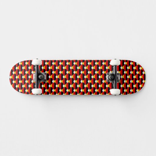 Duitse vlag kleuren harten patroon patriottisch persoonlijk skateboard (Horizontaal)