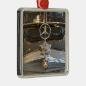Duitsland, Baden-Wurttemberg, Stuttgart. Mercedes Metalen Ornament (Rechts)