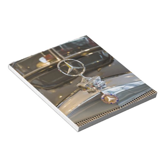 Duitsland, Baden-Wurttemberg, Stuttgart. Mercedes Notitieblok (Schuin)