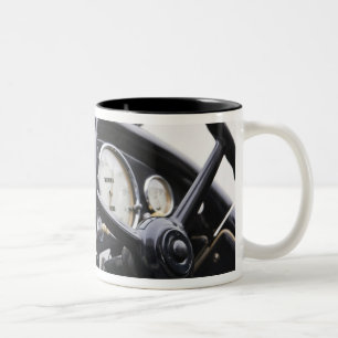 Duitsland, Bayern-Beieren, München. BMW Welt Car 3 Tweekleurige Koffiemok