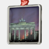 Duitsland, Berlijn. Brandenburger Gate 's nachts. Metalen Ornament (Links)