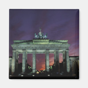 Duitsland, Berlijn. Brandenburger Tor 's nachts. Magneet