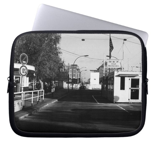  Duitsland grenspost Oost-West-Berlijn Hoesje Laptop Sleeve (Voorkant)