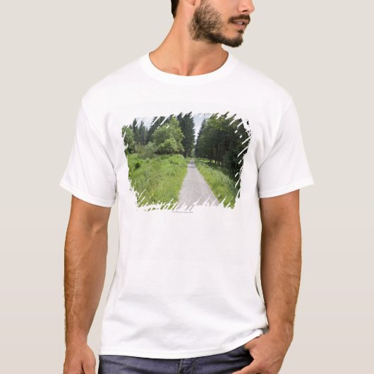 Duitsland, Thüringen, weg in bos T-shirt (Voorkant)