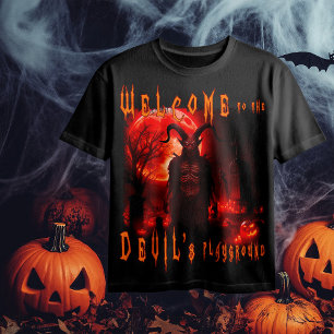 Duivel Satan op nachtelijke begraafplaats met bloe T-shirt