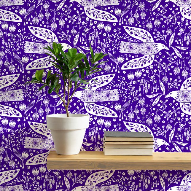Duiven en bloemen wit op Paarse vogelkunst Behang (Doves and Flowers pretty folk art style bird and botanical floral pattern peel and stick wallpaper)