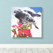Duiven en roze geraniumbloemen canvas afdruk (Insitu (Houten vloer))