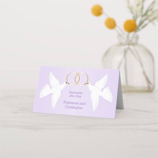 Duiven Ontwerp Lila Gekleurde Bruiloft Plaatskaartje (Achterkant)