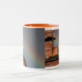 Duiven op de pot met regenboogMok Tweekleurige Koffiemok (Center)