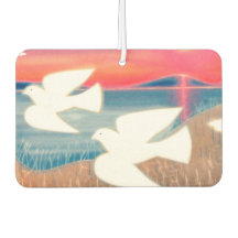 Duiven vliegen over het meer